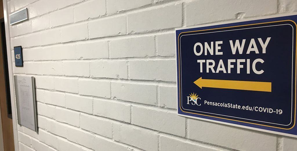 One way traffic sign at Pensacola State College campus.