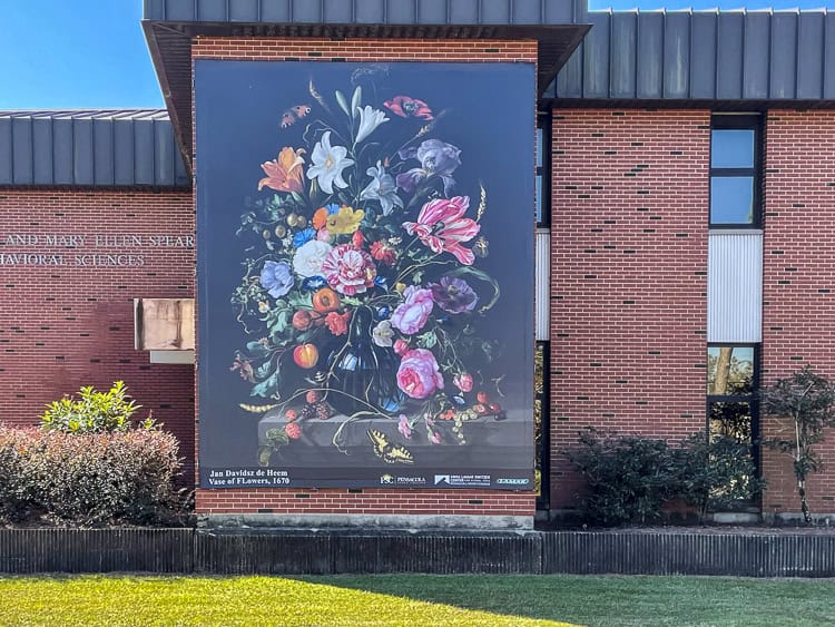 decorative image of outdoor-gallery-4-2 , Farewell, van Gogh&rsquo;s &lsquo;Starry Night,&rsquo; Hello Hopper&rsquo;s &lsquo;Nighthawks&rsquo; 2022-11-10 11:52:27